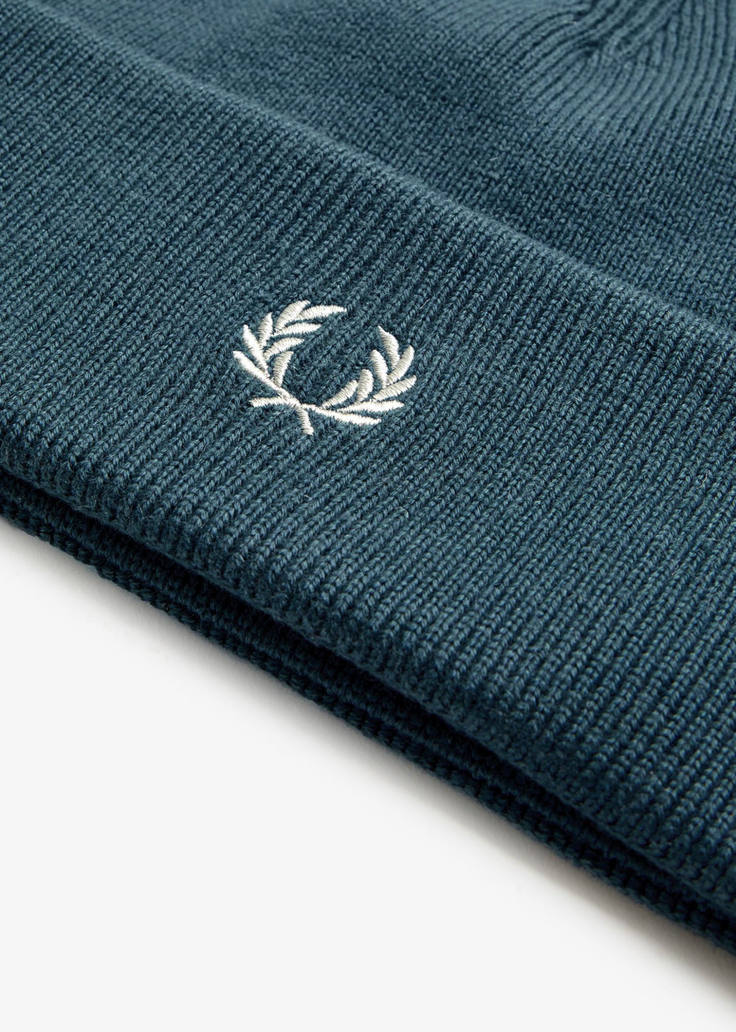 Fred Perry Mutsen Classic beanie - petrol light oyster