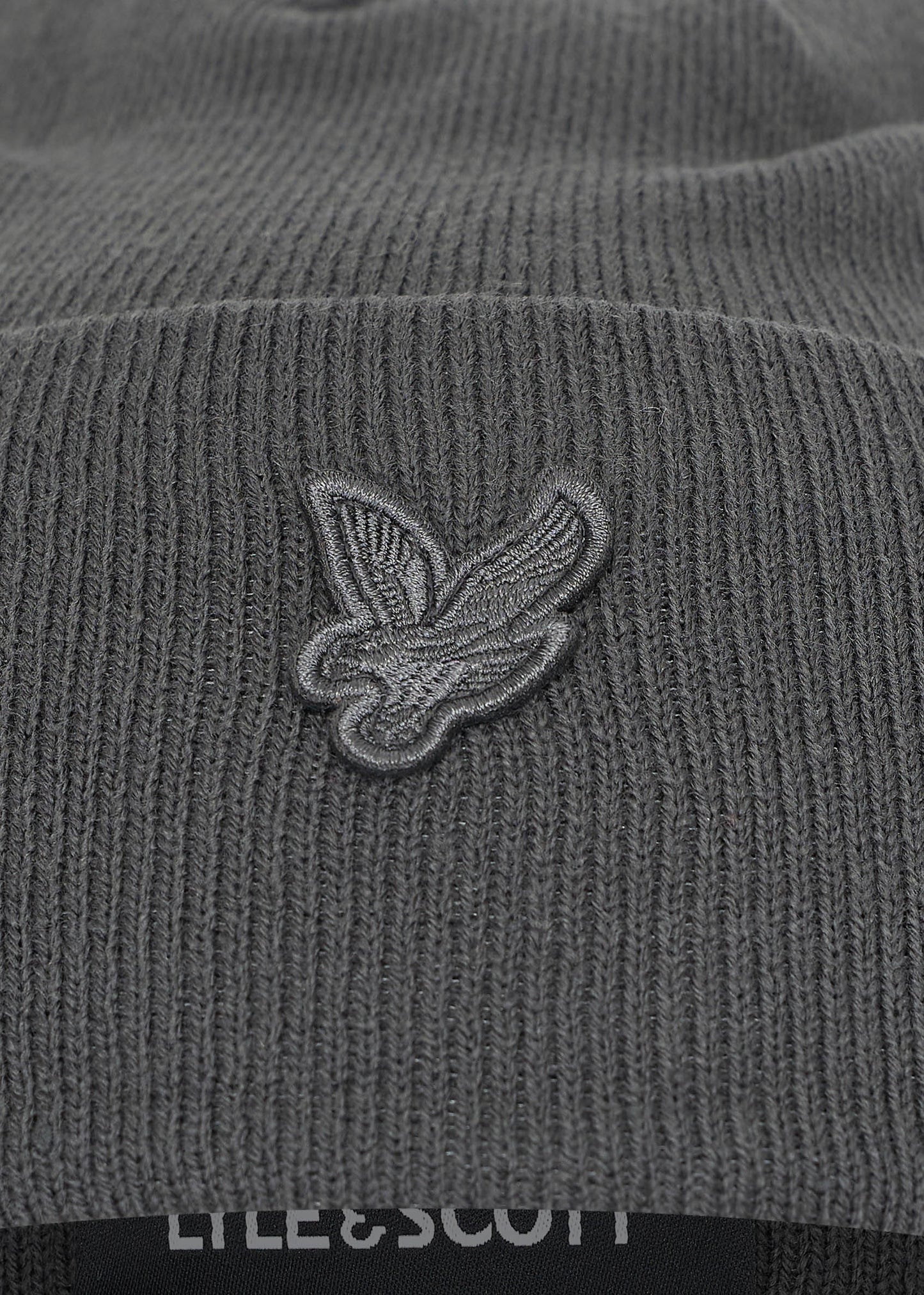 Lyle & Scott Mutsen Tonal eagle beanie - gunmetal