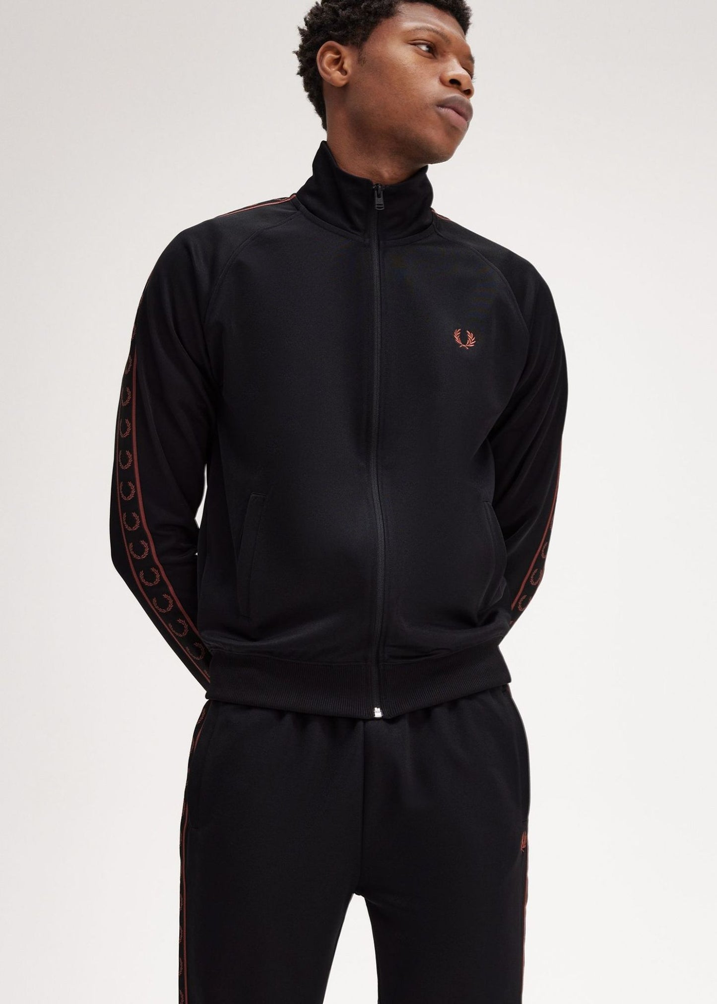 Fred Perry Vesten Contrast tape track jacket - black whisky brown