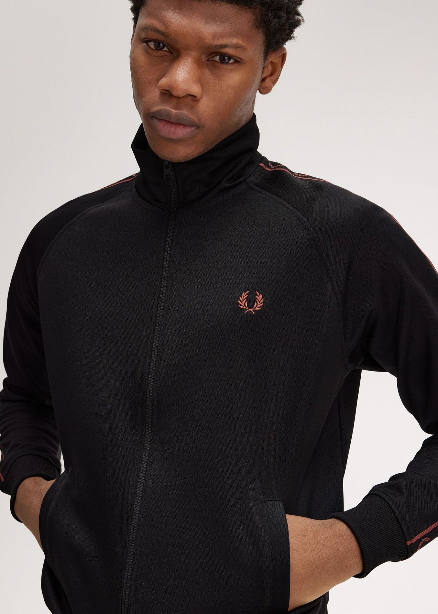 Fred Perry Vesten Contrast tape track jacket - black whisky brown
