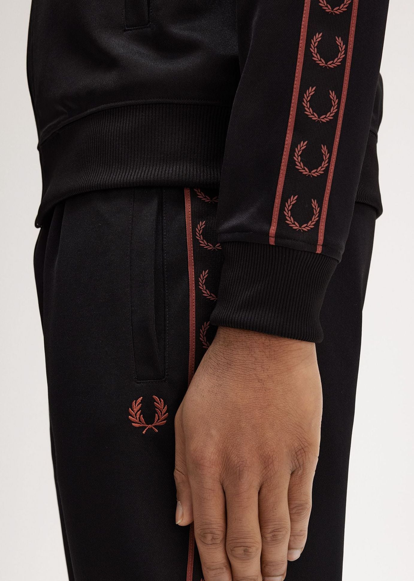 Fred Perry Vesten Contrast tape track jacket - black whisky brown