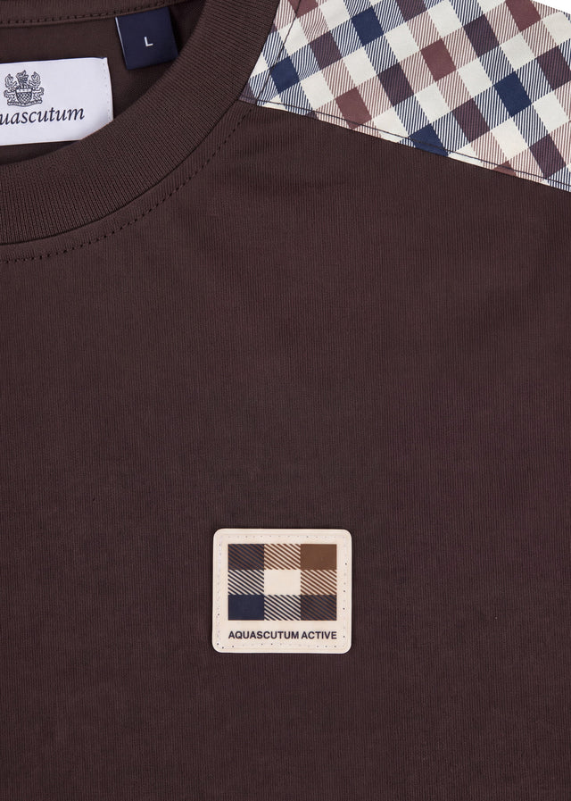 Aquascutum T-shirts Check shoulder t-shirt - chocolate