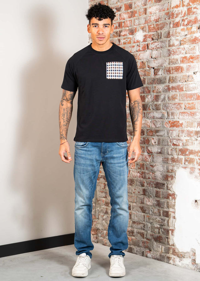 Aquascutum T-shirts Raglan pocket t-shirt - black