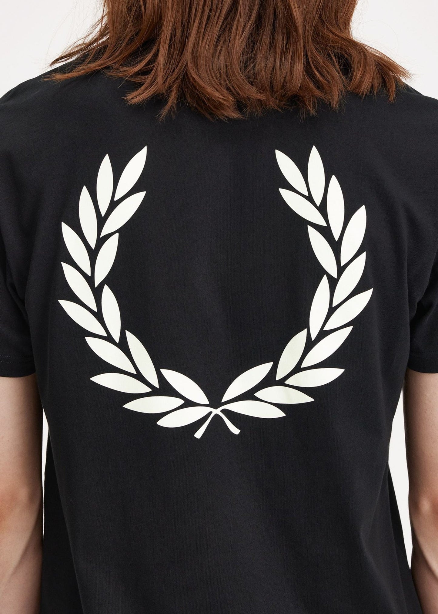 Fred Perry T-shirts  Rear powder laurel graphic tee - black 