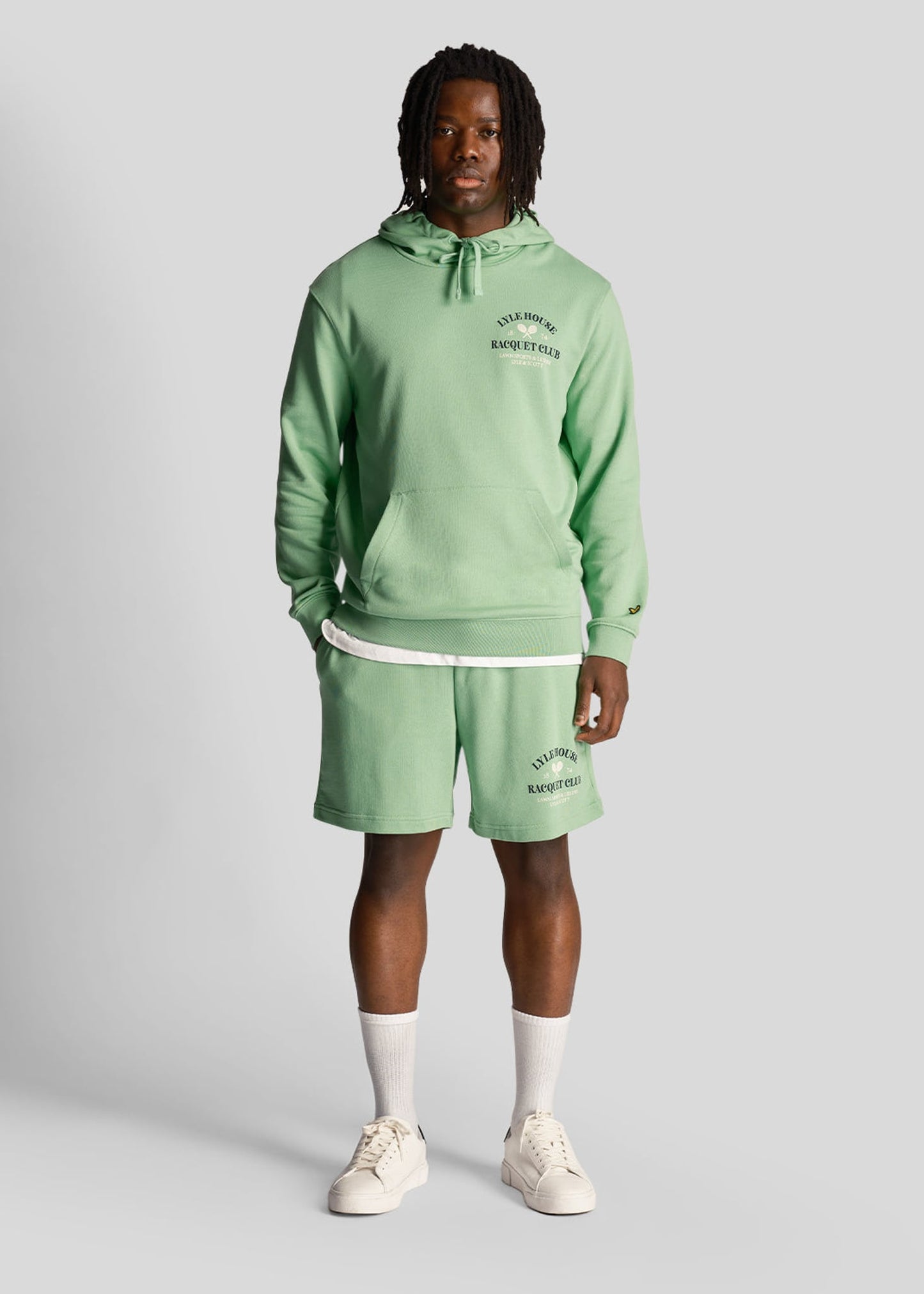Lyle & Scott Korte Broeken Racquet club graphic sweat short - lawn green