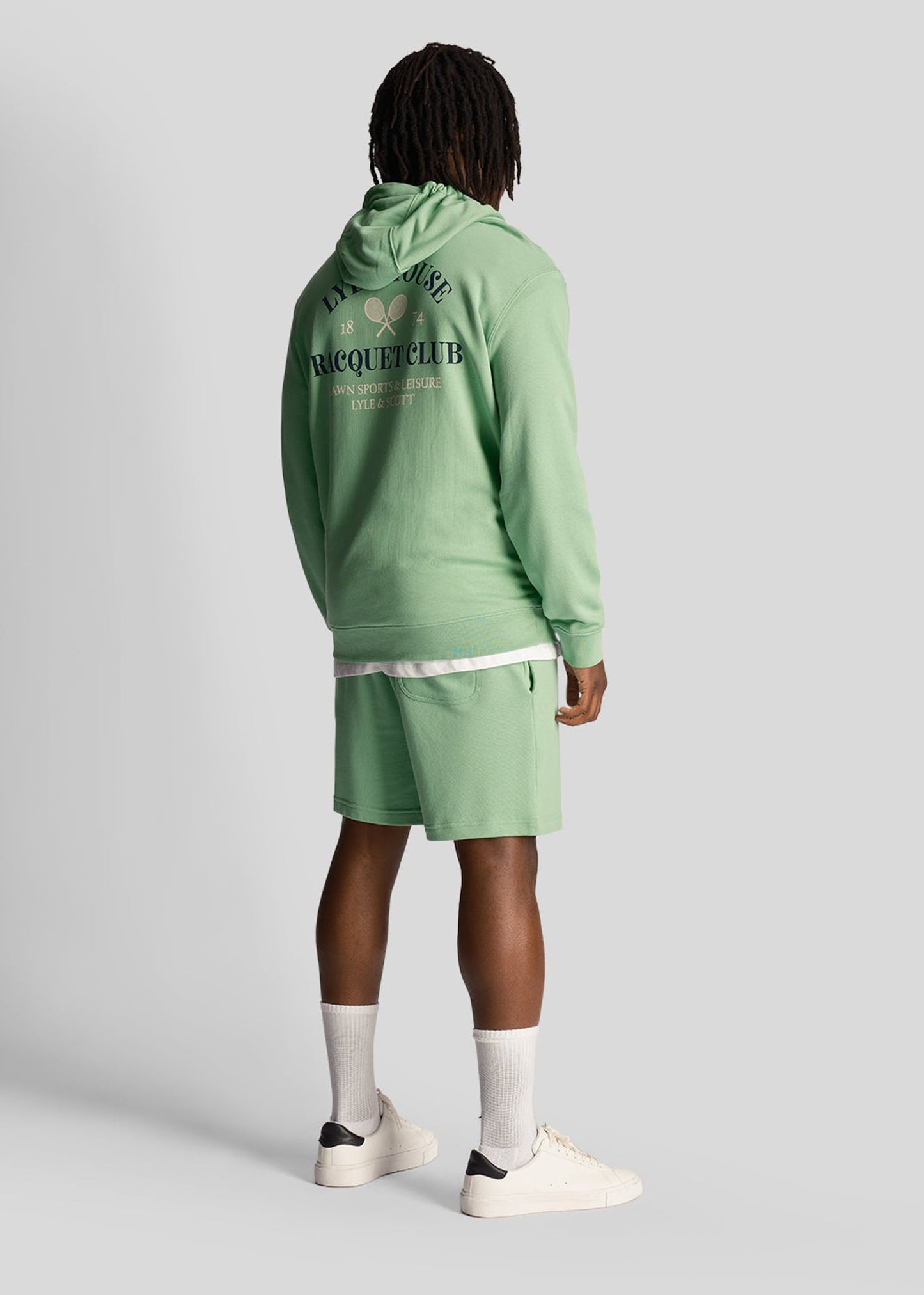 Lyle & Scott Korte Broeken Racquet club graphic sweat short - lawn green