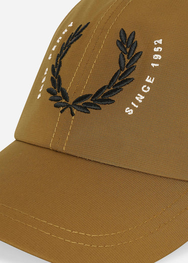 Fred Perry Petten Laurel wreath ripstop cap - dark caramel