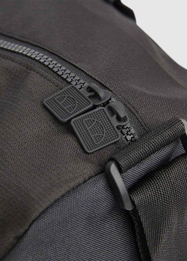 Ellesse Tassen Pelba barrel bag - black