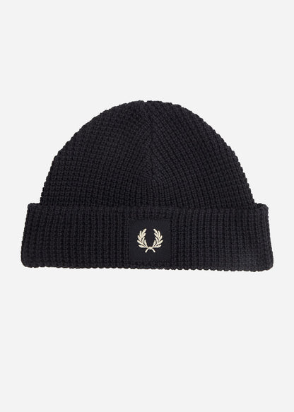 Fred Perry Mutsen  Patch brand waffle knit beanie - oatmeal dark caramel 