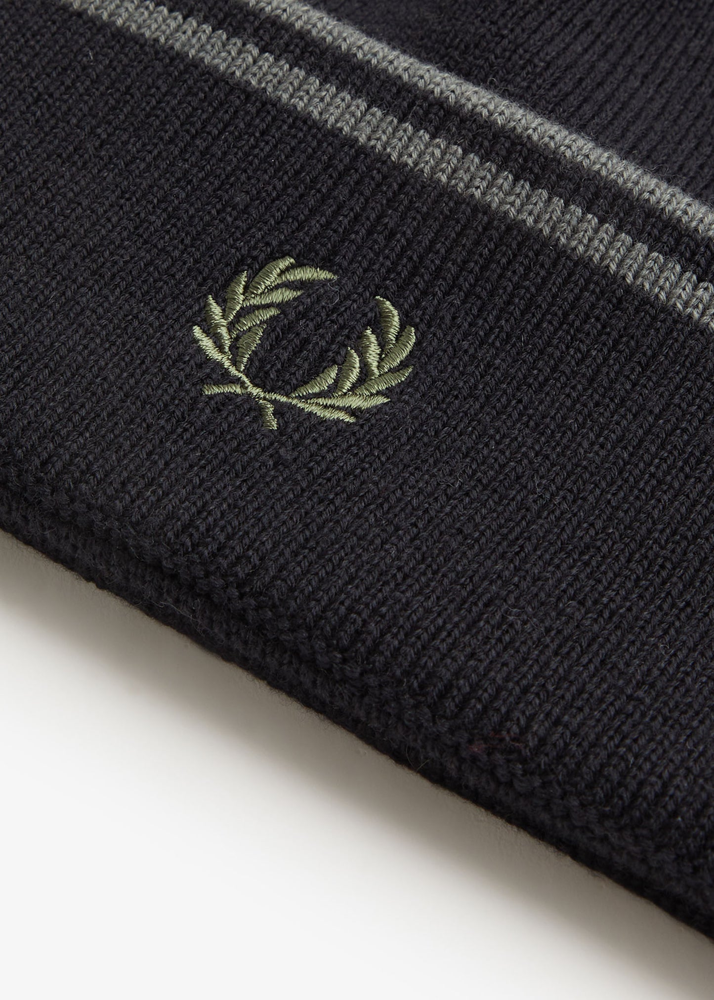 Fred Perry Mutsen  Twin tipped merino wool beanie - black field green 