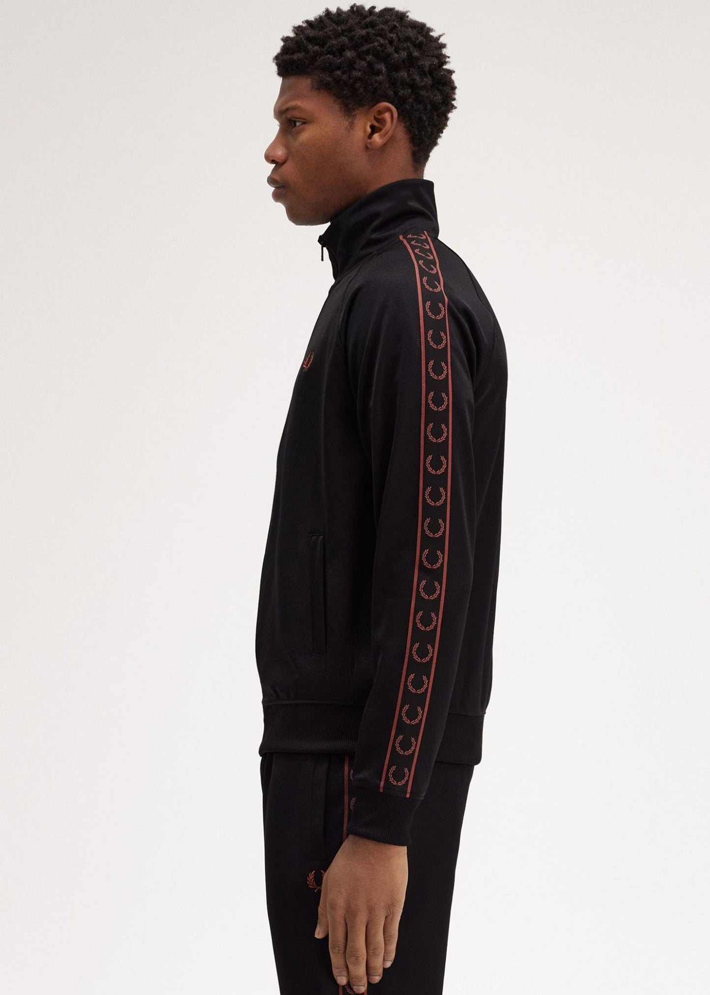 Fred Perry Vesten  Contrast tape track jacket - black whisky brown 