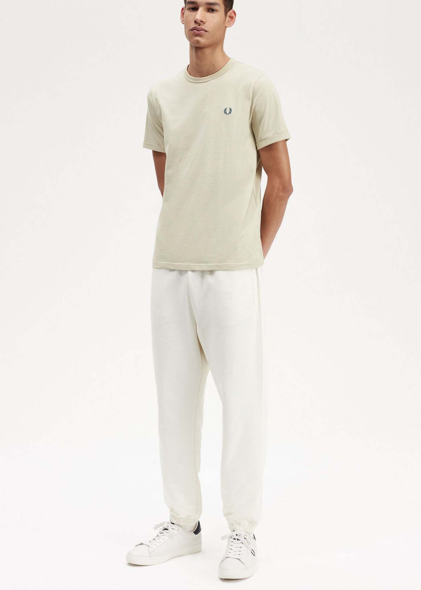 Fred Perry T-shirts  Ringer t-shirt - light oyster 