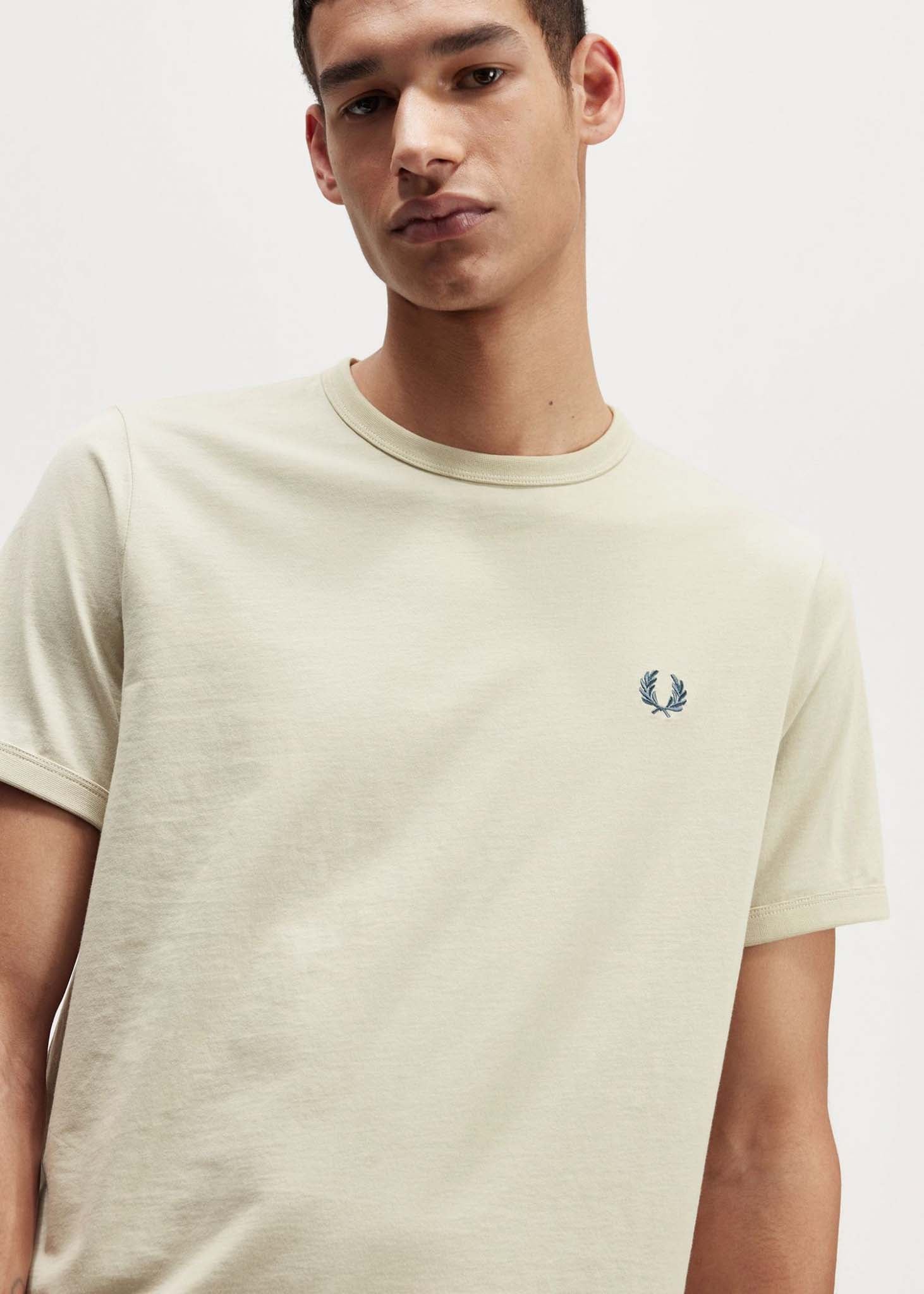 Fred Perry T-shirts  Ringer t-shirt - light oyster 