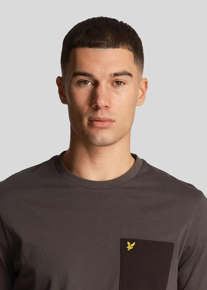 Lyle & Scott T-shirts  Contrast pocket t-shirt - gunmetal-jet-black 