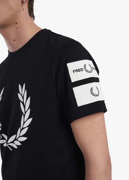 Fred Perry T-shirts  Badge detail t-shirt - black 